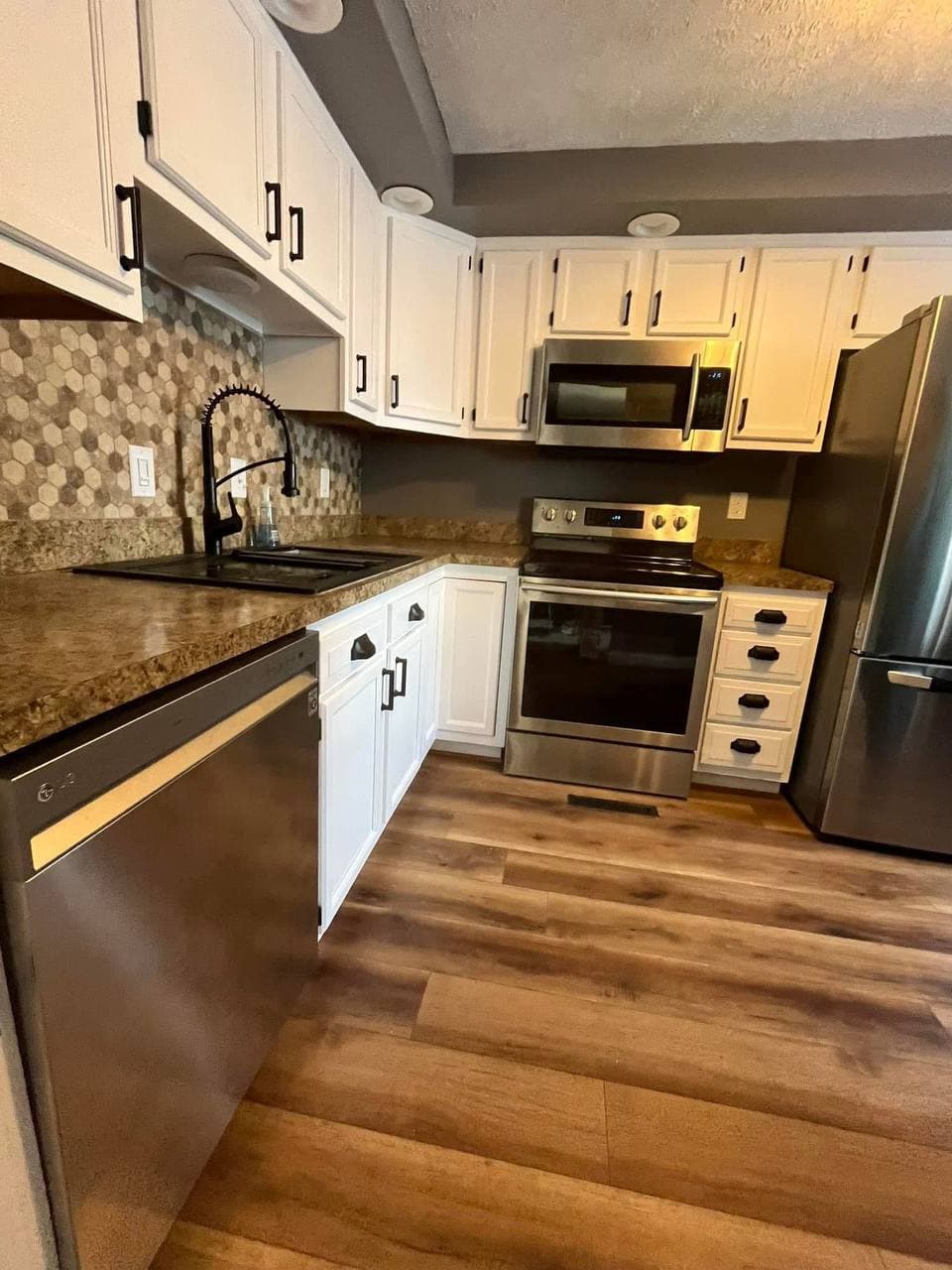 Finished white kitchen cabinets
